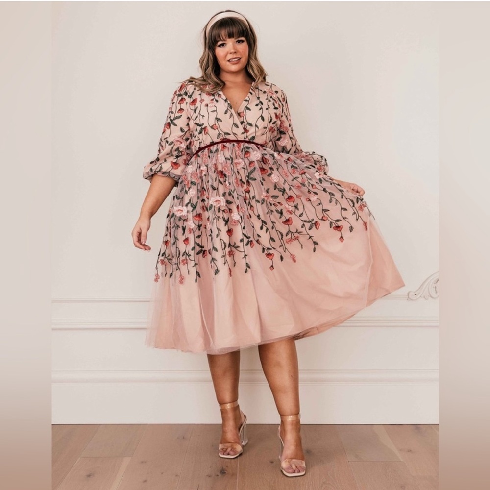 JessaKae Holly Dress in Rose Size Medium NWT